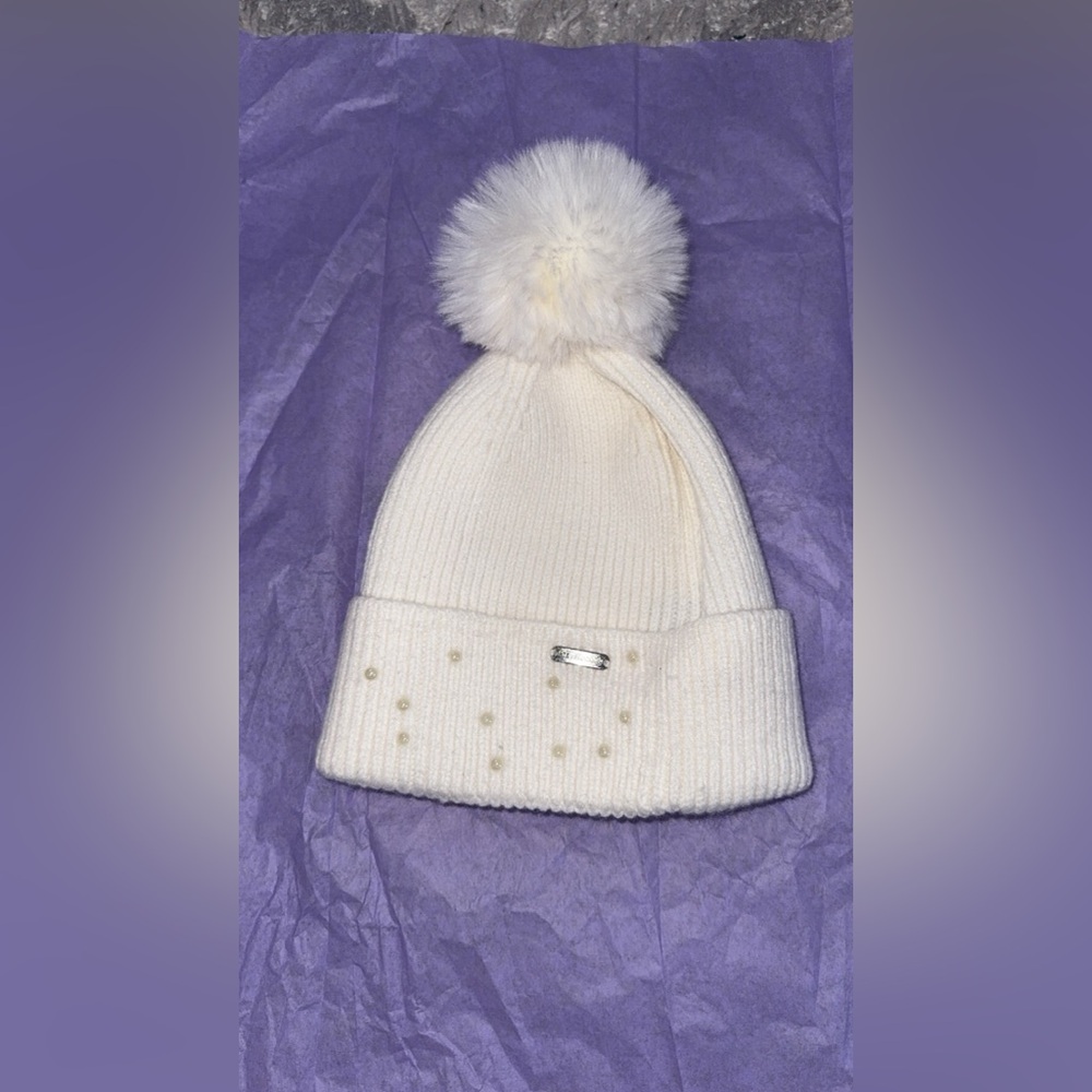 Steve Madden White Pom-Pom Beanie